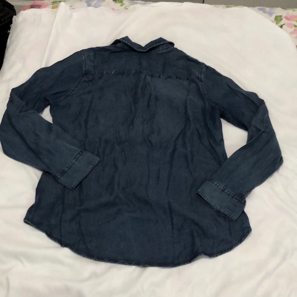 Young Hearts Run Free Women’s Chambray Button Down Shirt Size M - Picture 11 of 11